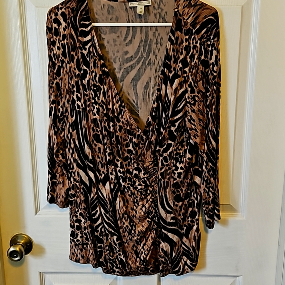 Extra large women's 3 quarter  length sleeve Animsl print top